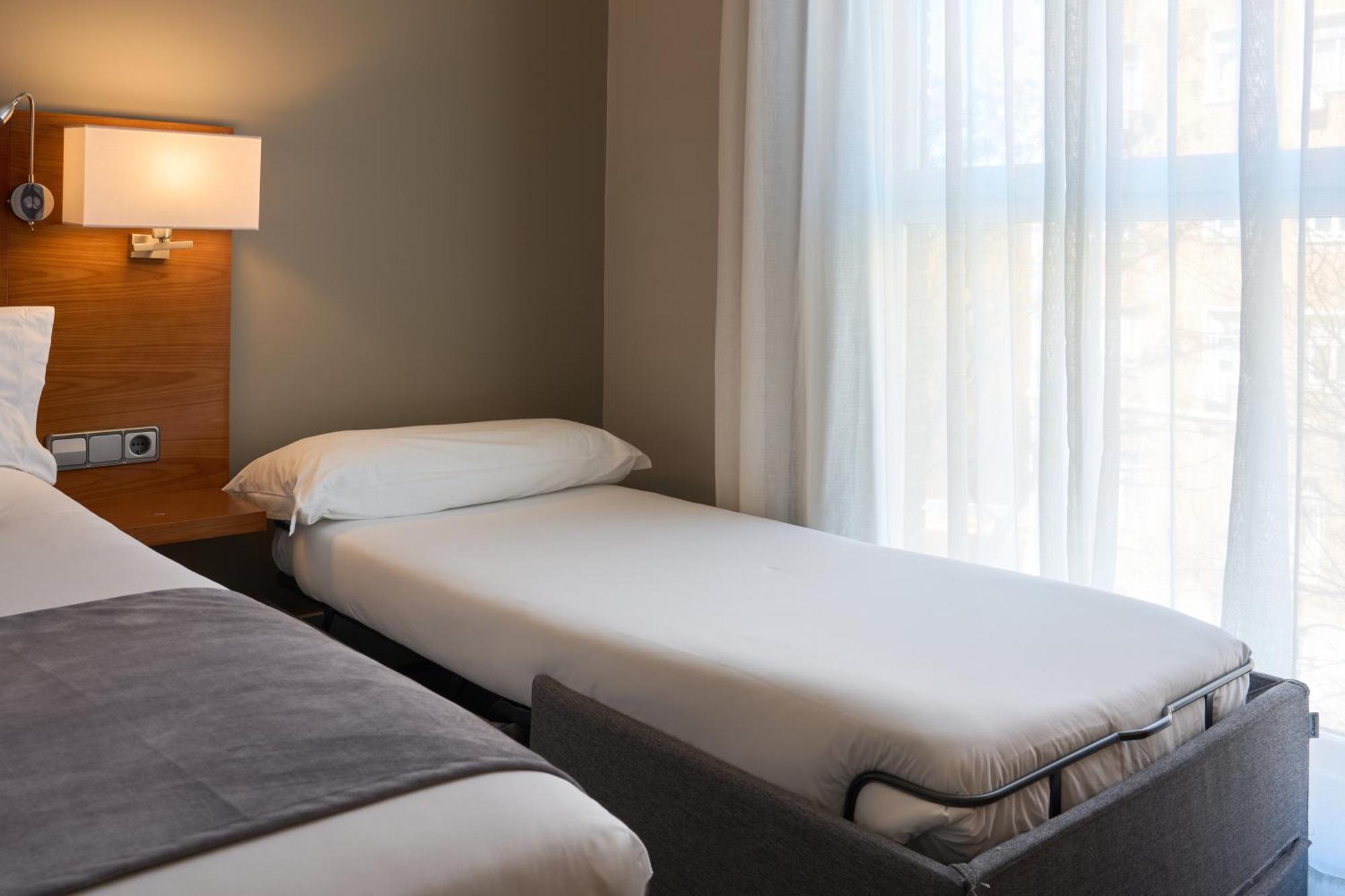 Hotel Puerta De Toledo Madrid Extérieur photo